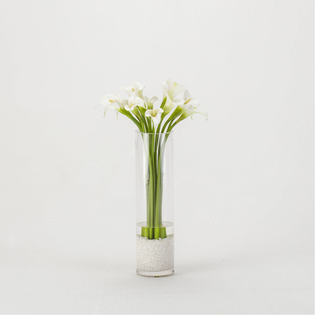 Sonder Living White Calla Lilies - Glass Vase